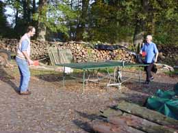 Spiel an der Tischtennisplatte